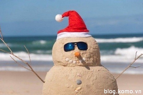 this_year_snowman_is_made_of_sand_5
